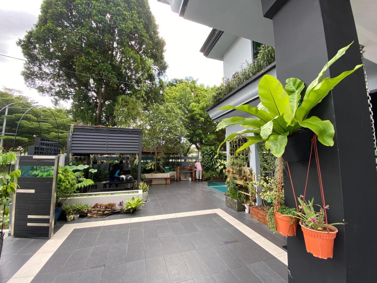 Oneriimba Private Pool & Garden Residence Джохор Бахру Екстериор снимка