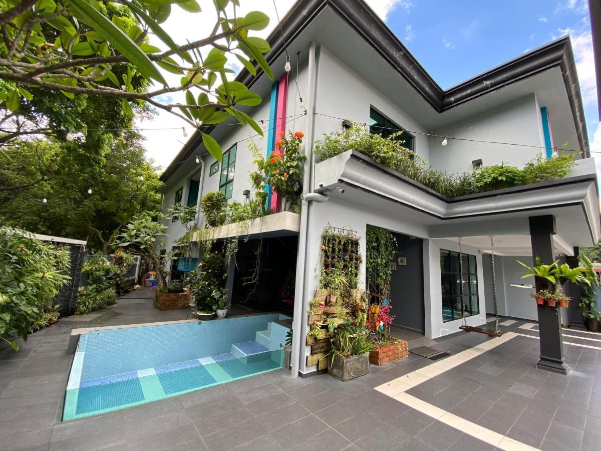 Oneriimba Private Pool & Garden Residence Джохор Бахру Екстериор снимка